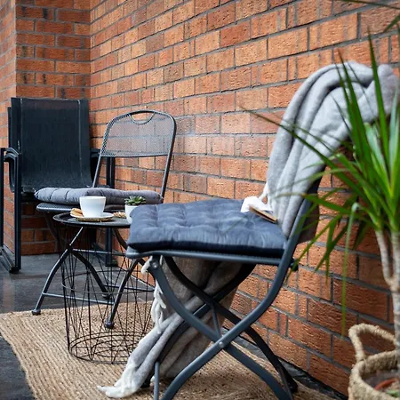 Apartment Modern Urban Escape @the Office With Parking Space *